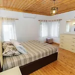 Filippos Traditional - Pool & Garden Retreat