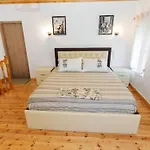 Filippos Traditional - Pool & Garden Retreat Daire *