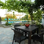 Filippos Traditional - Pool & Garden Retreat *