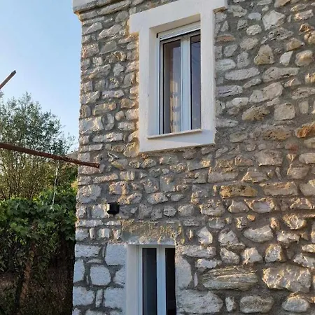 Filippos Traditional Villa-2 Luxury Apartments Whith Exclusive Pool & Garden Views Appartamento Finiq
