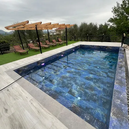 Filippos Traditional Villa-2 Luxury Apartments Whith Exclusive Pool & Garden Views * Finiq