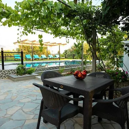 Filippos Traditional Villa-2 Luxury Apartments Whith Exclusive Pool & Garden Views Finiq