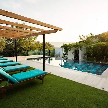 Filippos Traditional - Pool & Garden Retreat * Finiq