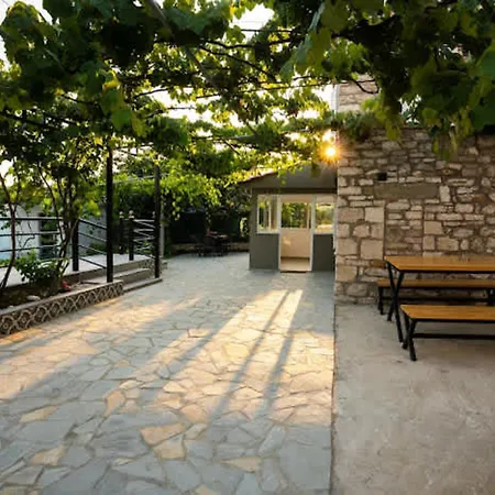 Filippos Traditional - Pool & Garden Retreat Finiq