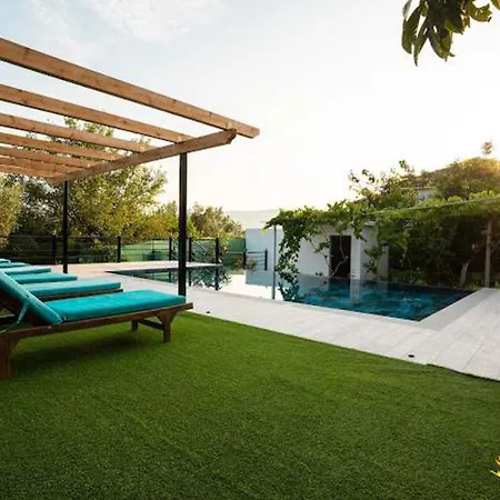 Filippos Traditional - Pool & Garden Retreat Finiq