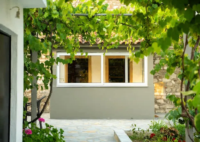 Apartmán Filippos Traditional - Pool & Garden Retreat