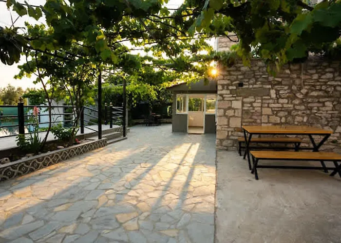 Filippos Traditional - Pool & Garden Retreat Finiq