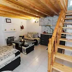 Filippos Traditional - Pool & Garden Retreat Finiq