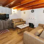 Appartement Filippos Traditional - Pool & Garden Retreat *
