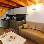 Filippos Traditional - Pool & Garden Retreat
