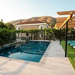 Lägenhet Filippos Traditional - Pool & Garden Retreat *