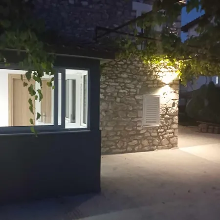 Filippos Traditional Villa-2 Luxury Apartments Whith Exclusive Pool & Garden Views Finiq