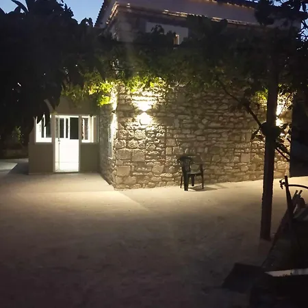 Filippos Traditional Villa-2 Luxury Apartments Whith Exclusive Pool & Garden Views Apartment
