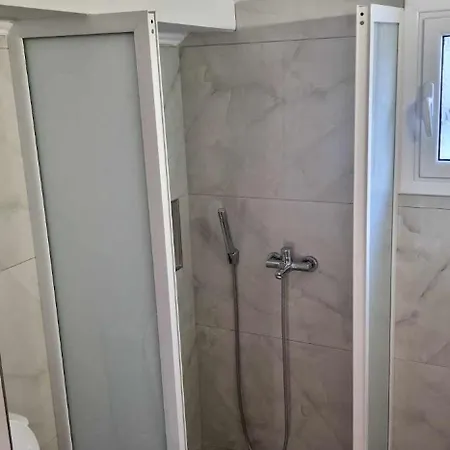 Filippos Traditional Villa-2 Luxury Apartments Whith Exclusive Pool & Garden Views Apartment Finiq