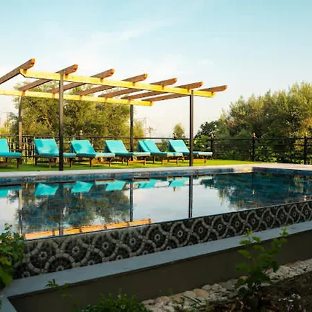 Filippos Traditional - Pool & Garden Retreat Finiq