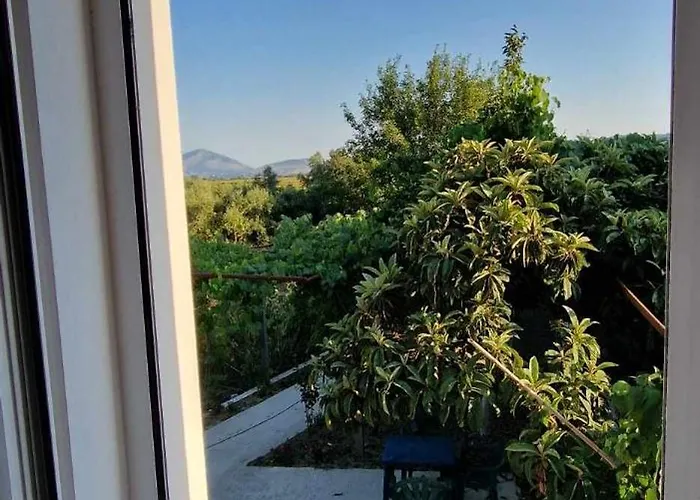 Filippos Traditional - Pool & Garden Retreat