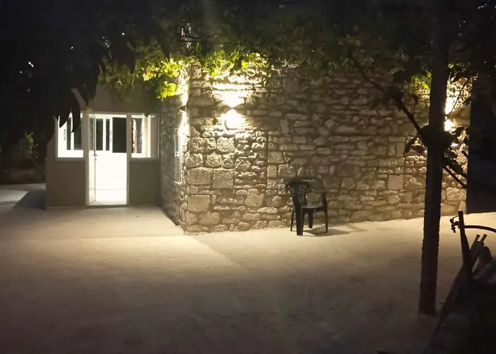 Filippos Traditional - Pool & Garden Retreat 公寓