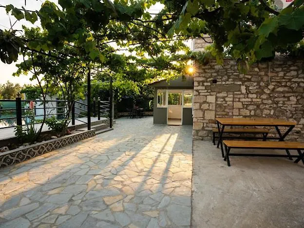 Filippos Traditional - Pool & Garden Retreat * Finiq