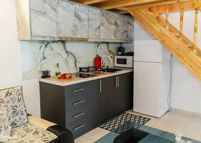 Filippos Traditional - Pool & Garden Retreat Lägenhet Finiq