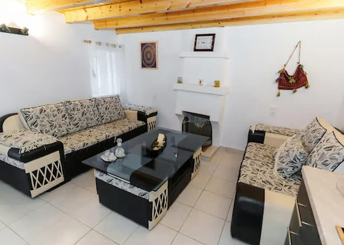 Filippos Traditional - Pool & Garden Retreat Lägenhet