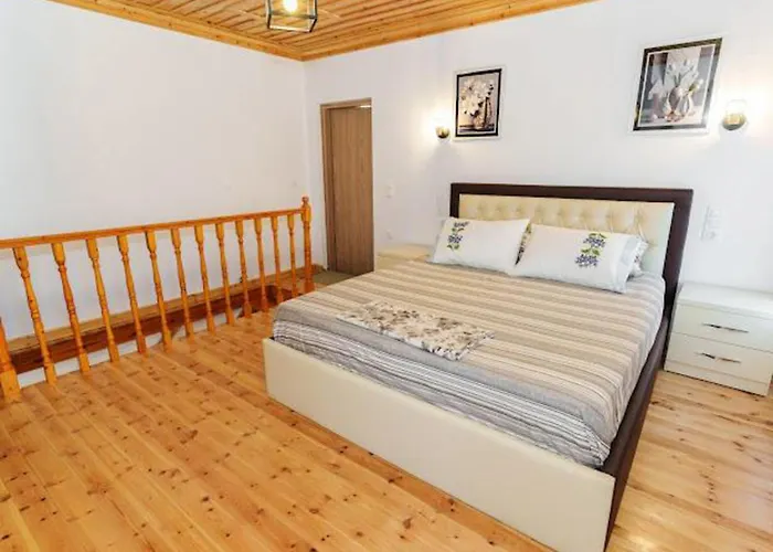 Filippos Traditional - Pool & Garden Retreat