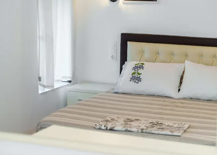 Lägenhet Filippos Traditional - Pool & Garden Retreat Finiq