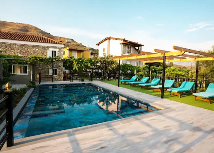 Filippos Traditional - Pool & Garden Retreat